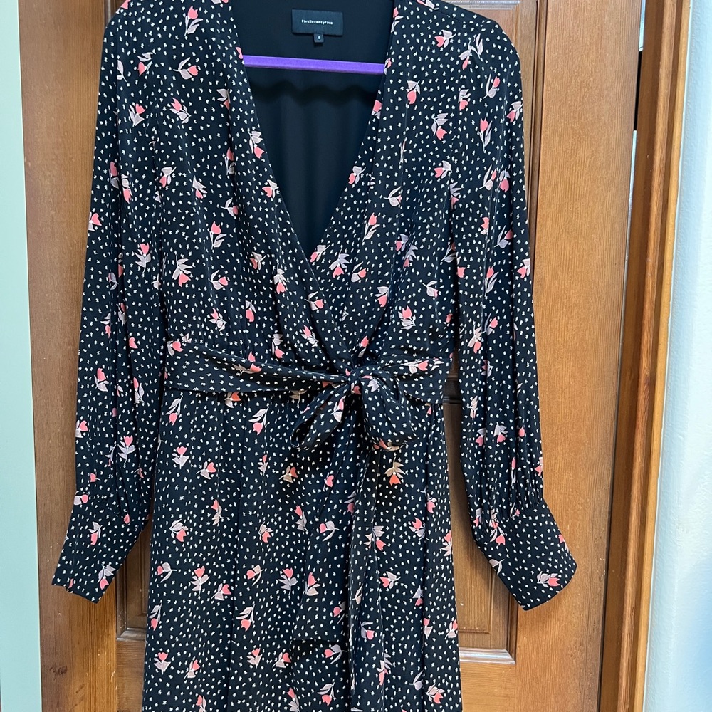 FiveSeventyFive short wrap dress sz s